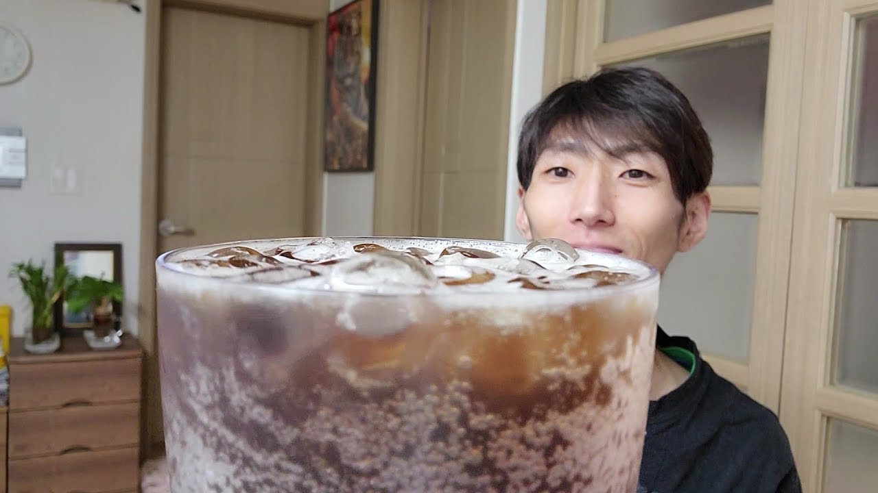 ASMR 보양식 녹용홍삼 스프라이트 시원하게 완샷 음료수 먹방.deer antlers Red ginseng sprite. Cool Drink Show Mukbang chug.