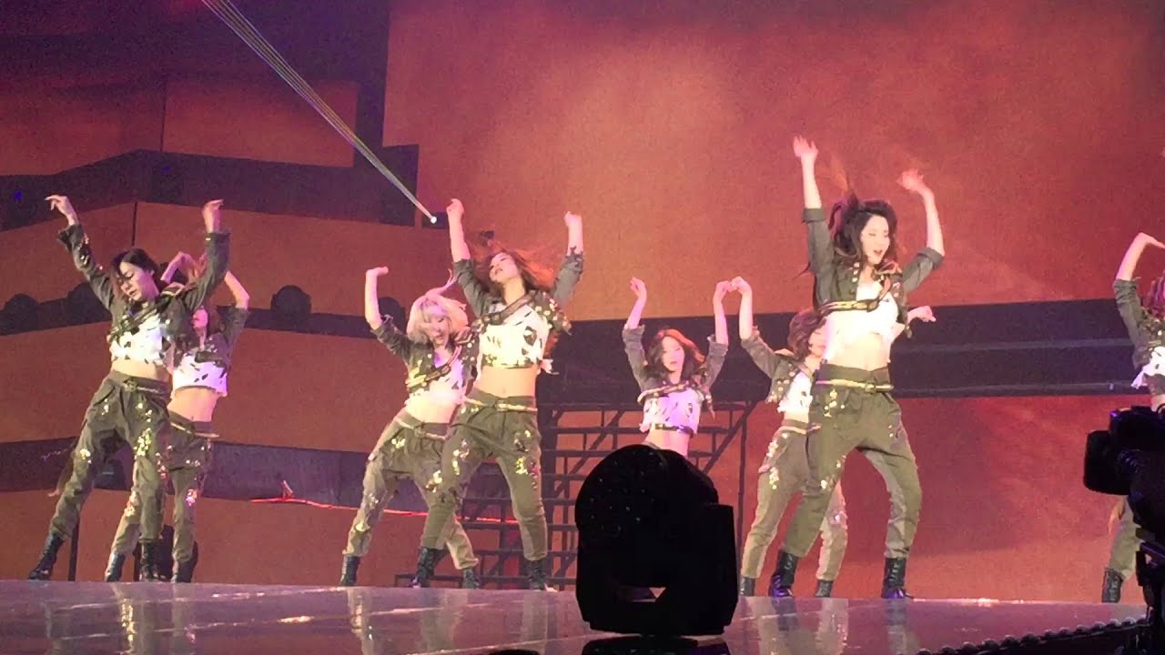 [FANCAM] 160130 SNSD  - Catch Me If You Can @ Phantasiain in Bangkok by มิจิ