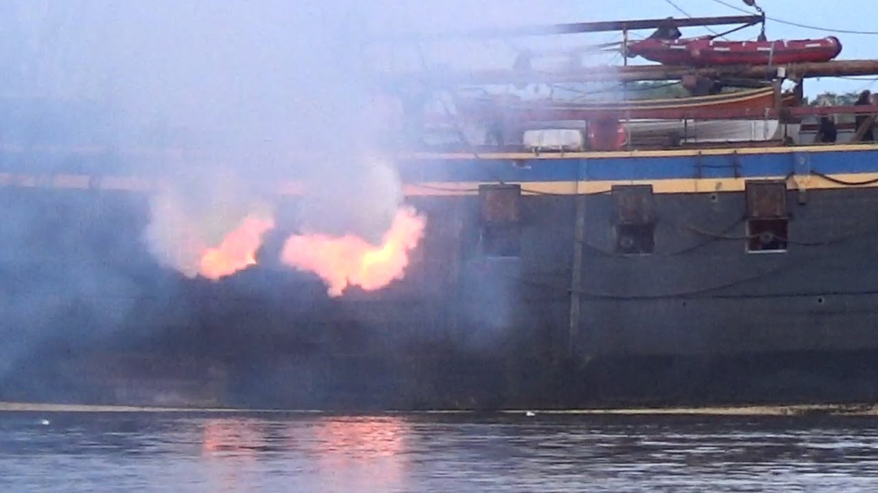 Swedish ship Götheborg - Full Broadside Salute