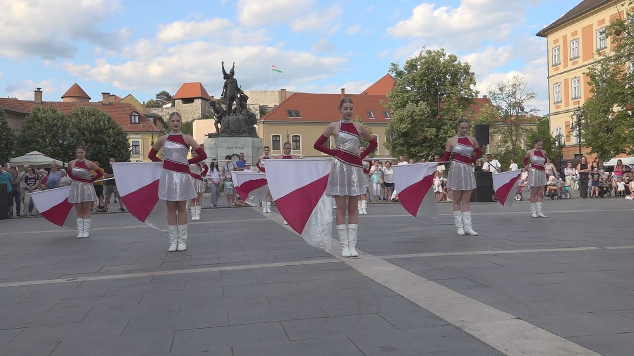 Parádés műsorral indították a nyarat a mazsorettek