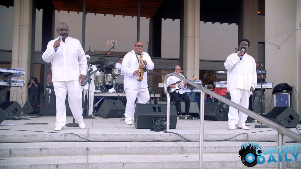The Whispers performs 