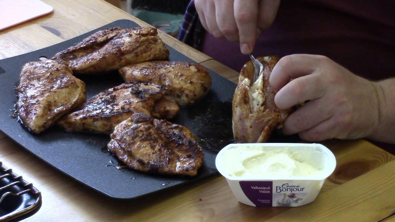 Baconlindad kyckling med creme bonjour fyllning