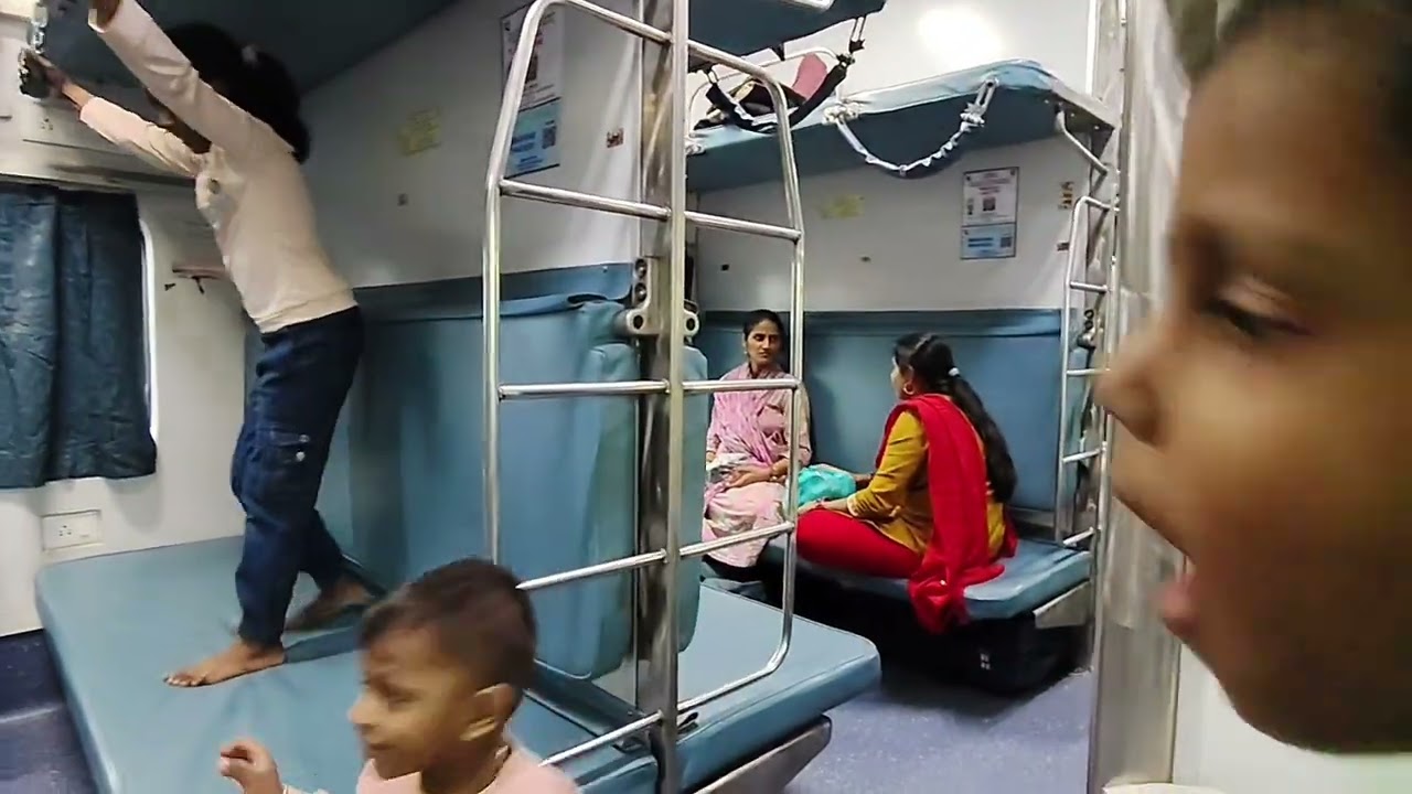 Train me Masti #viral #funnyshort #funny #viralvideo 
