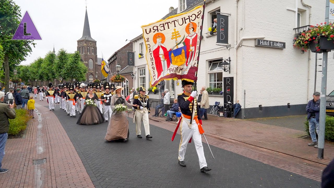 Kijk naar deel 3 van de optocht van OLS Heitse 2025