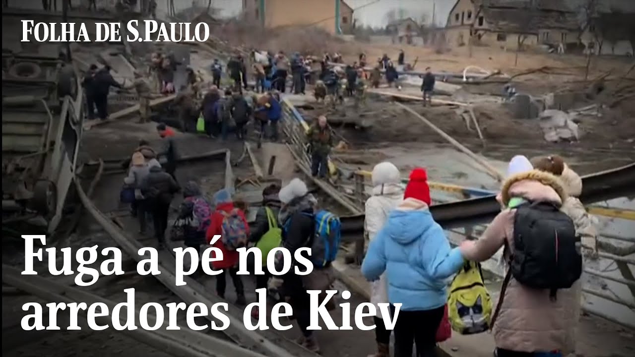 Ucranianos fogem a pé para escapar de cerco russo perto de Kiev | CENAS DA GUERRA