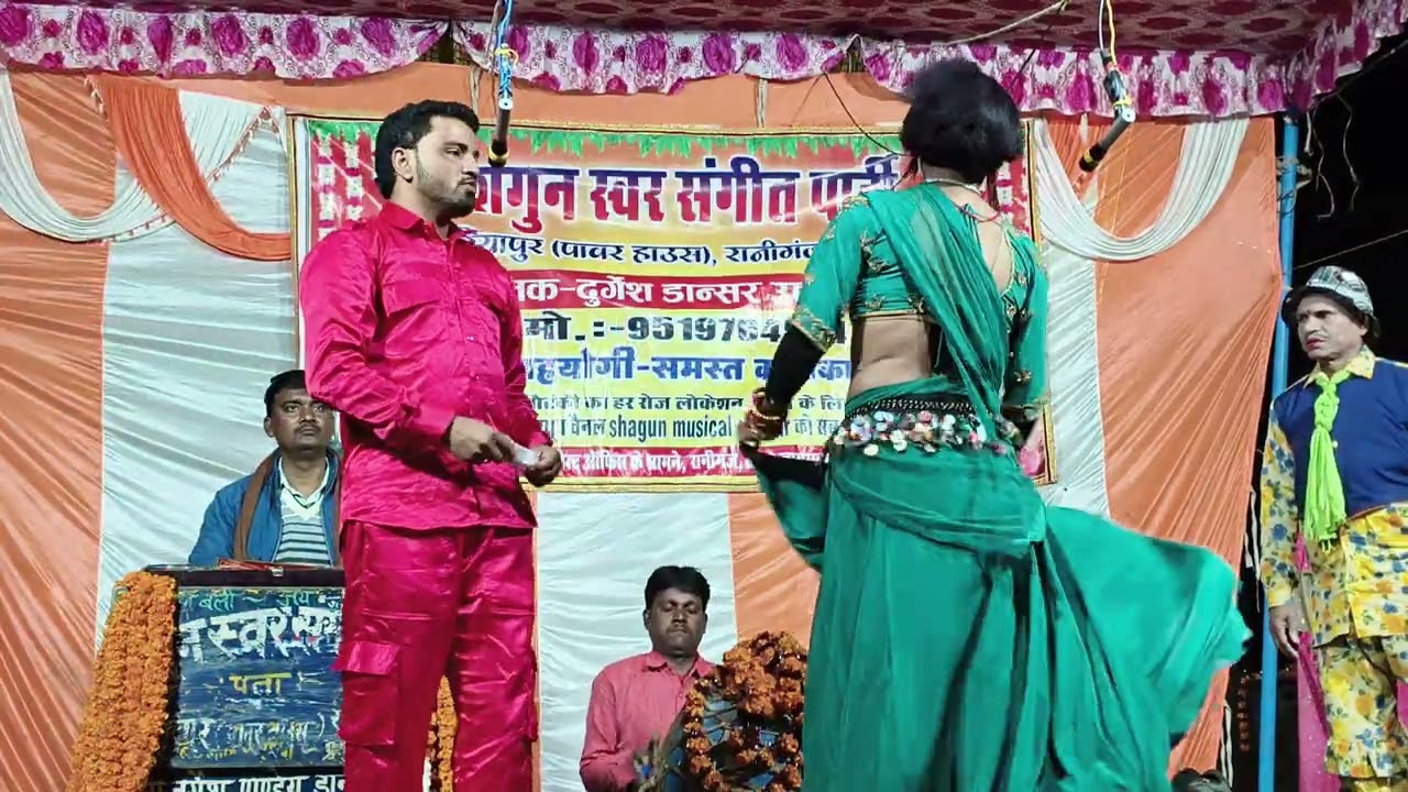 शगुन स्वर संगीत पार्टी के सुपरहिट डांसर और सुपरहिट जोकर रहमान भाई मंच पे मचा रहे हैं धमाल