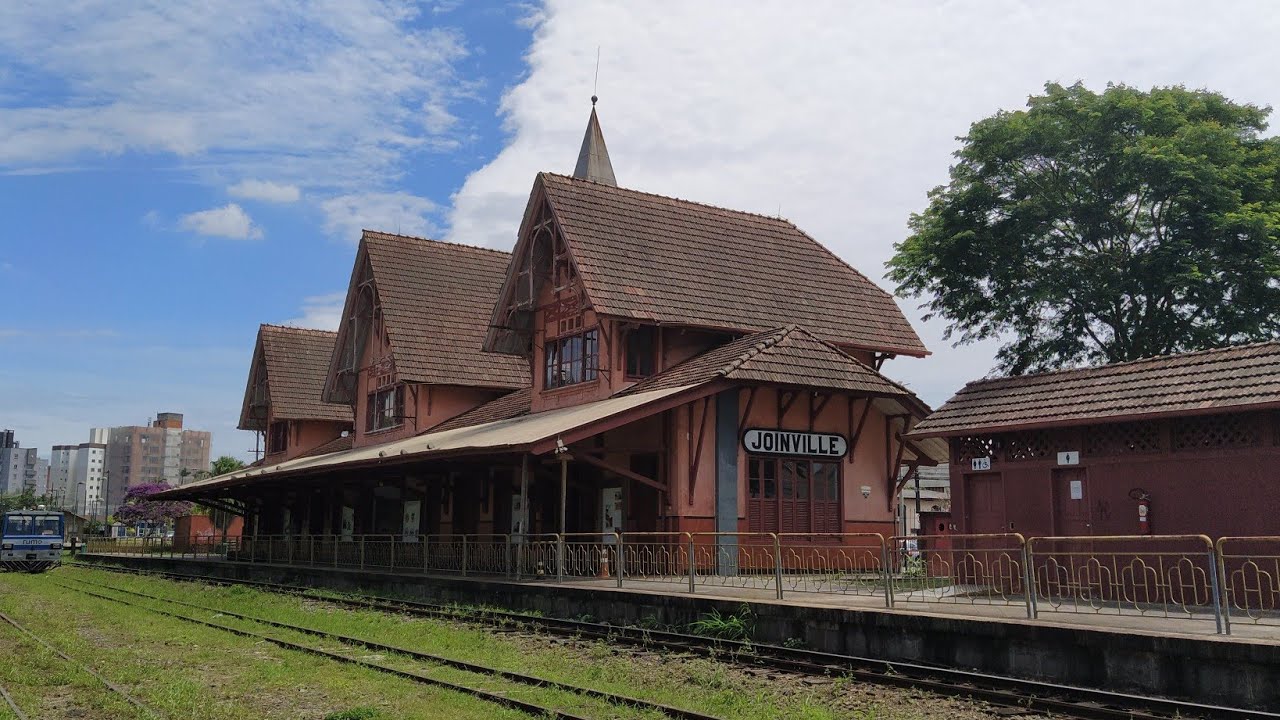 Trem Vazio da Rumo Logística passando na Estação Ferroviária de Joinville SC sentido a Rio Negro PR