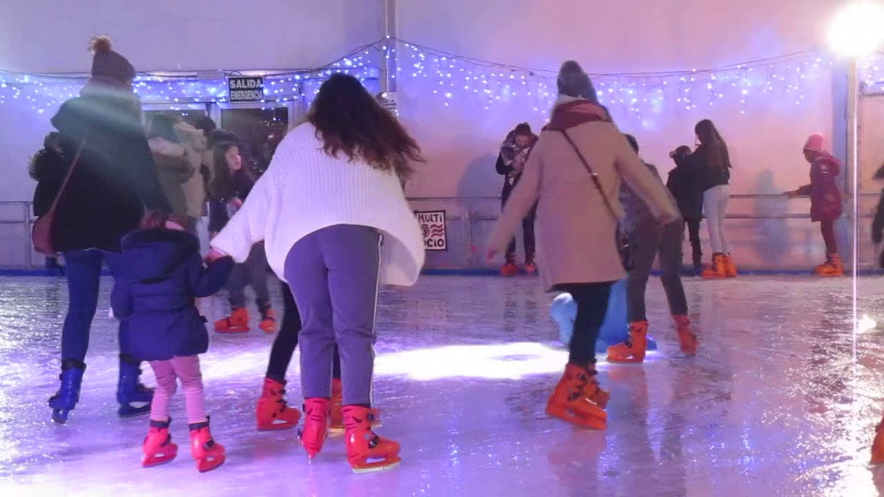 Patinaje  sobre hielo Plaza del Pilar. Zaragoza.