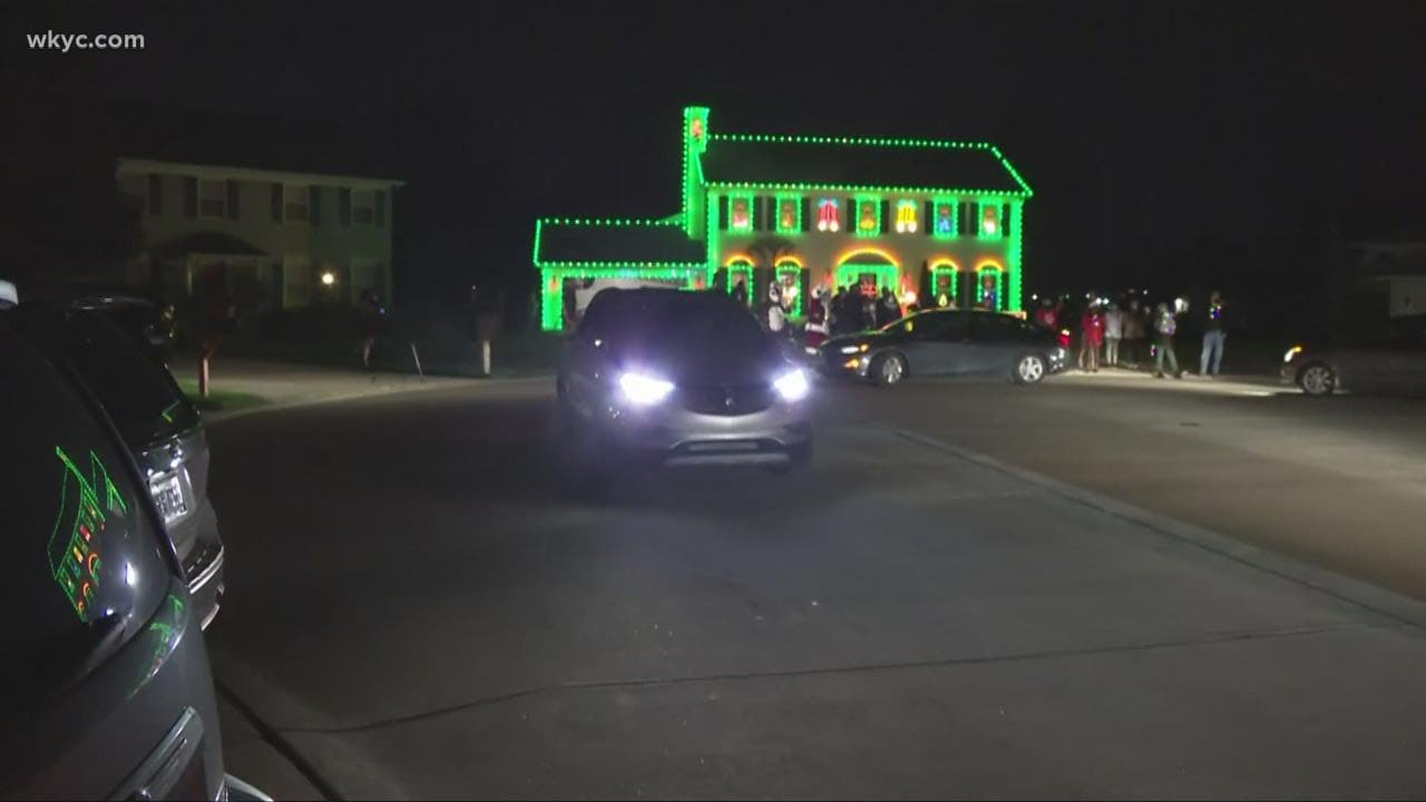 Community shows support for man behind popular Strongsville holiday light display