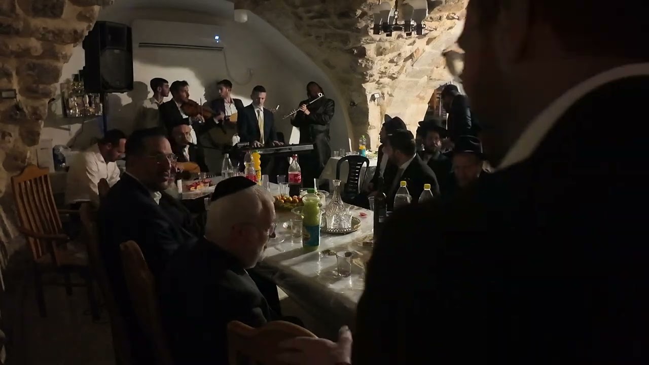 זיץ עם ר' הלל פלאי בשמחת חג פסח תשפה בבית הרב יוסף זילברמן שליט''א בעיר העתיקה ירושלים תובב''א