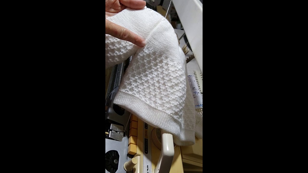 Casaquinho de bebe com pala Vídeo 2