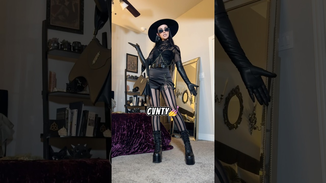 💅💅💅 #goth #gothfashion #outfitideas