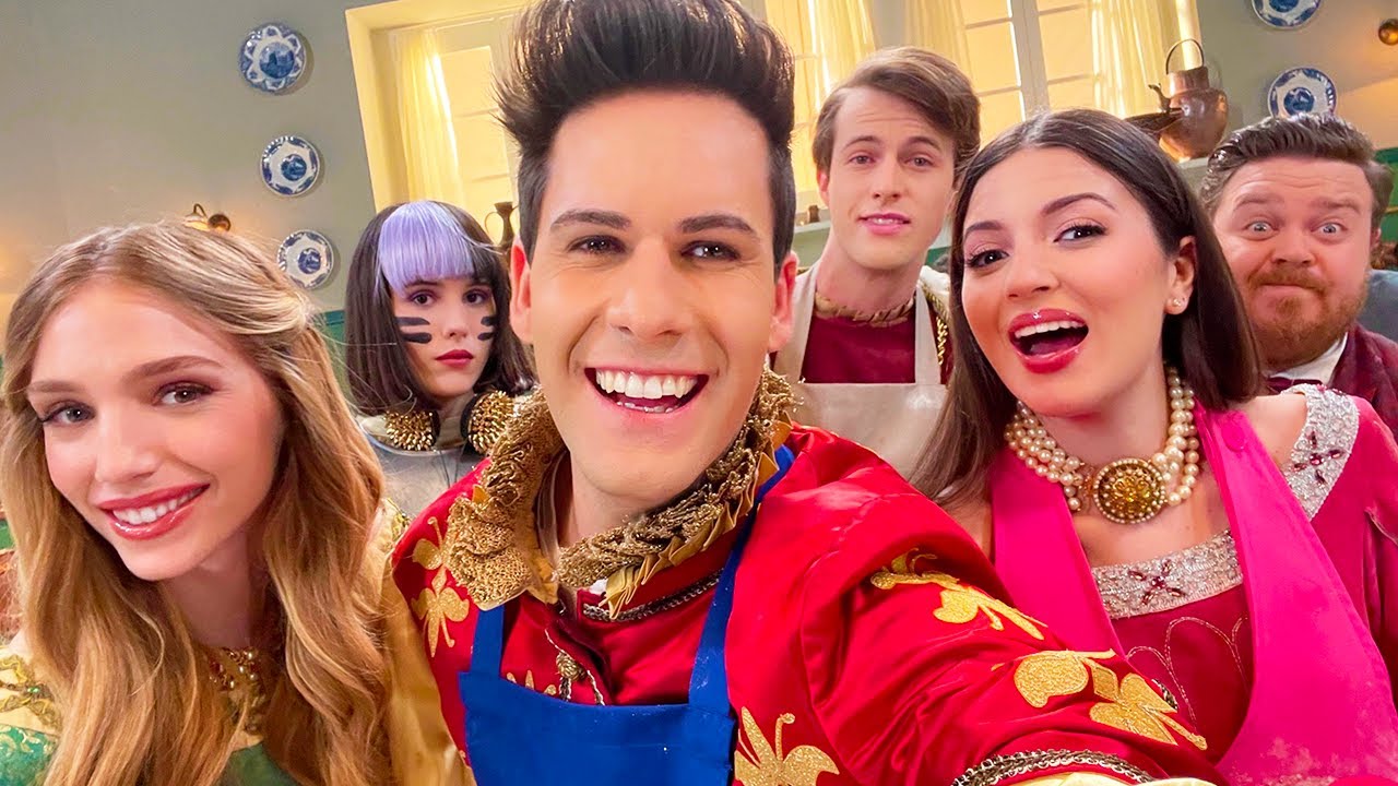 I NOSTRI AMICI EMMA, TRONALDO E DIVINA SUL SET DELLA FAMIGLIA REALE!! (Backstage)