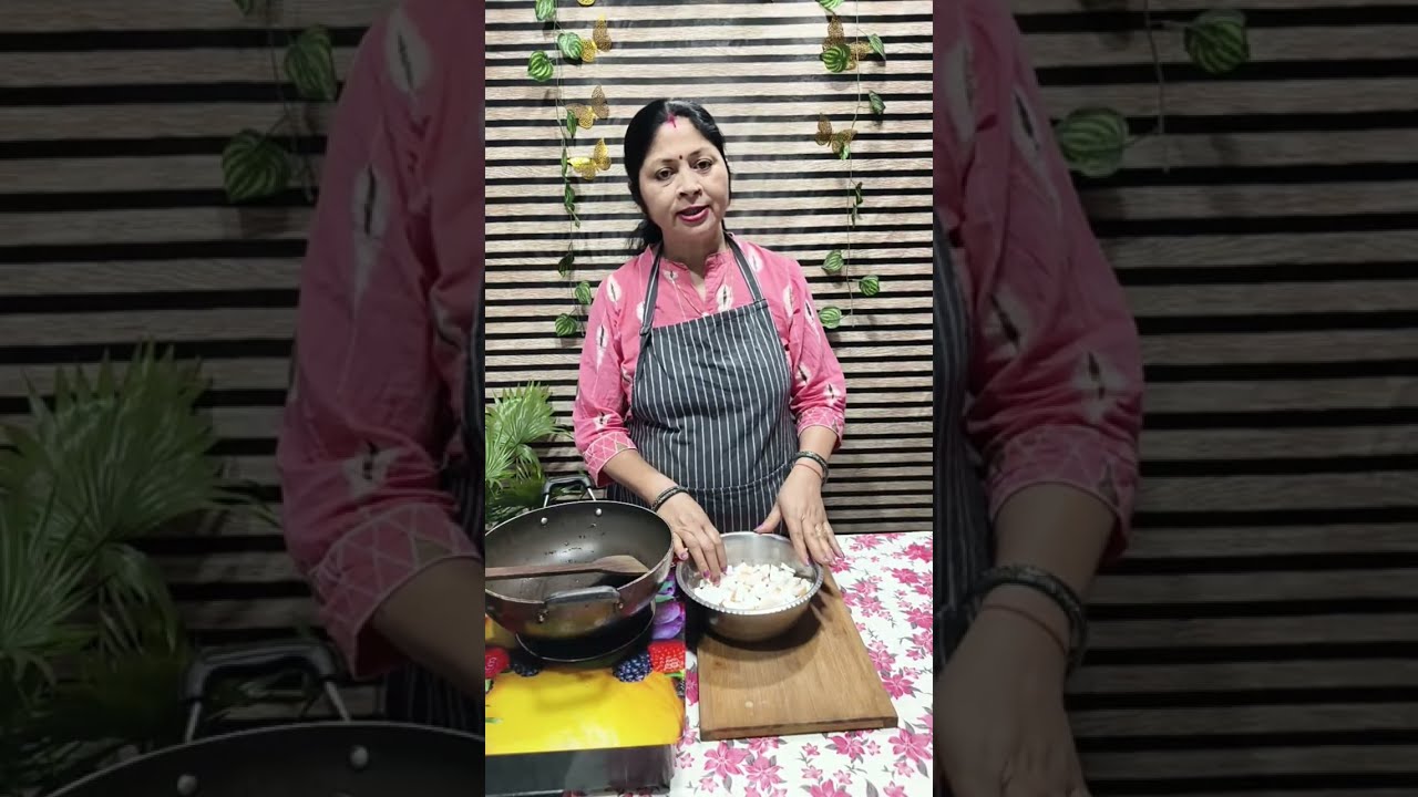 Aj kitchen me baan rhe hai Narial ke bahut hi tasty laddu and snacks item 👍