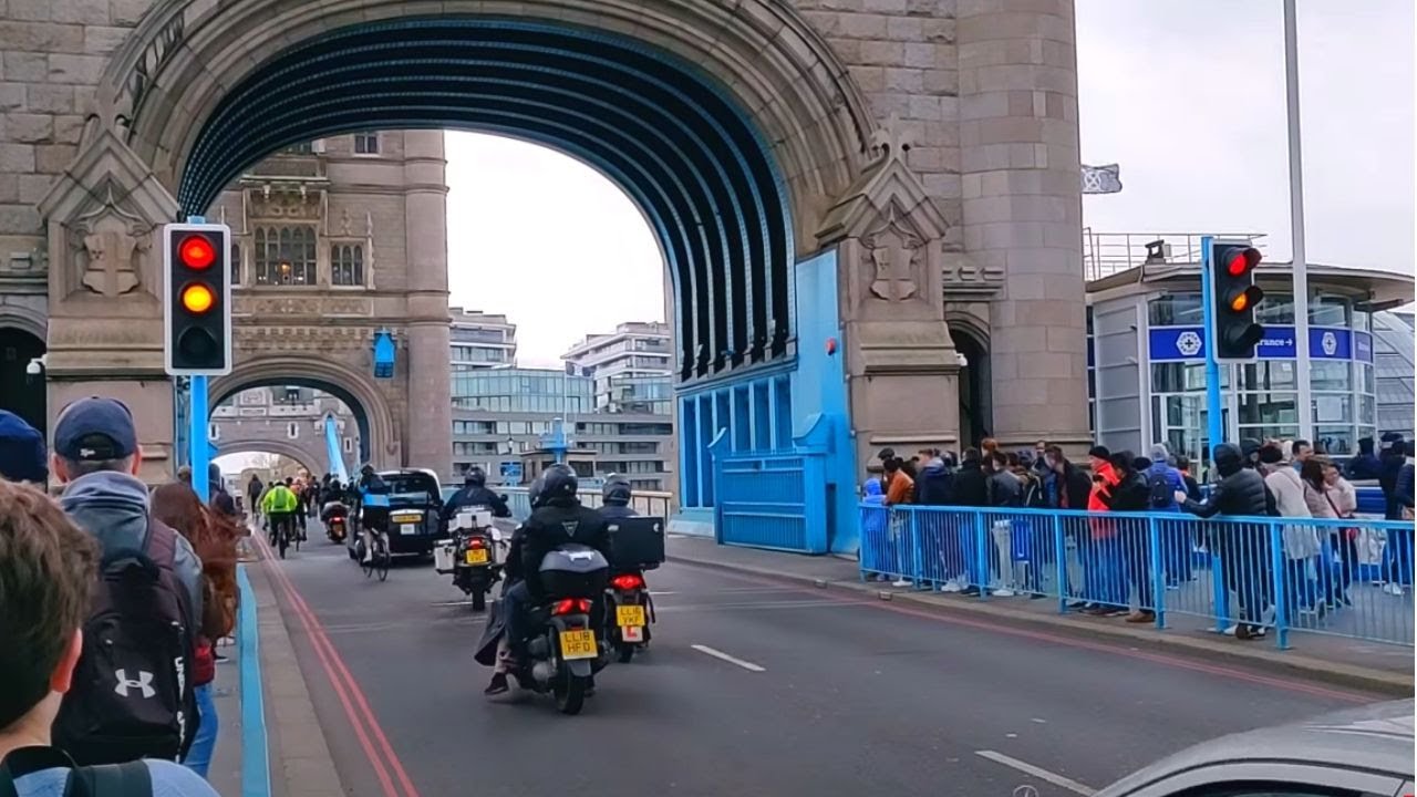 London Tower Bridge Raise (Complete Operation)