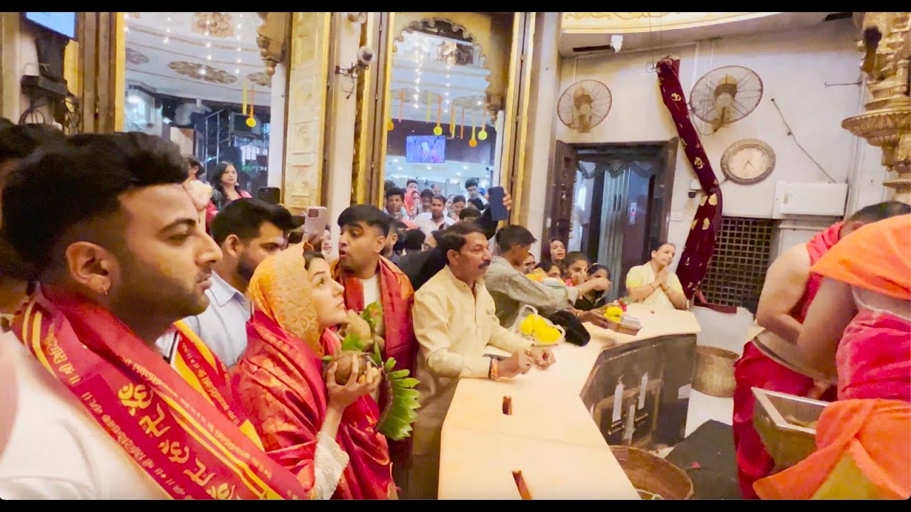 Shehnaaz Gill की आँखों में किसके लिए दुवायें, Siddhivinayak दरबार में भक्ति में डूबी सना