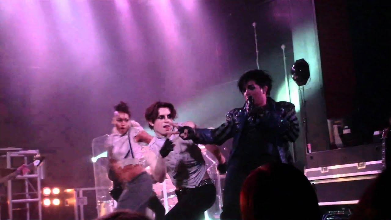 Band and dancers intro - Adam Lambert GNT concert video from Manchester, UK