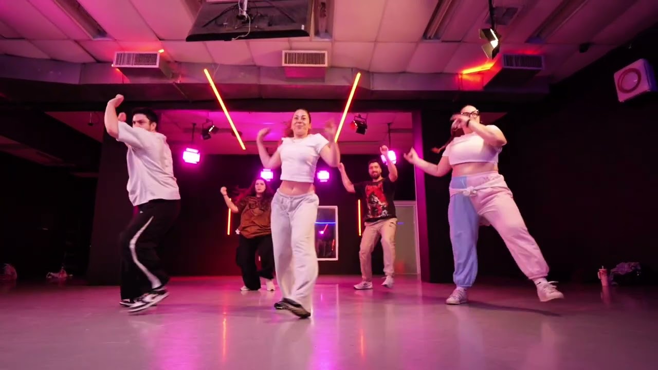 Cassie - Long Way 2 Go | Bestreet | Shakked Avital