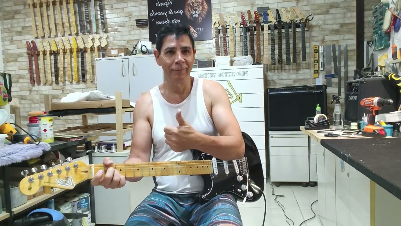 Guitarra Stratocaster Black estilo David Gilmour entregue Luiz