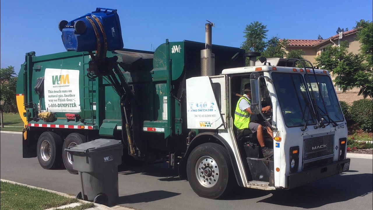 Mack Wittke Crocodile Garbage Truck On Recycle