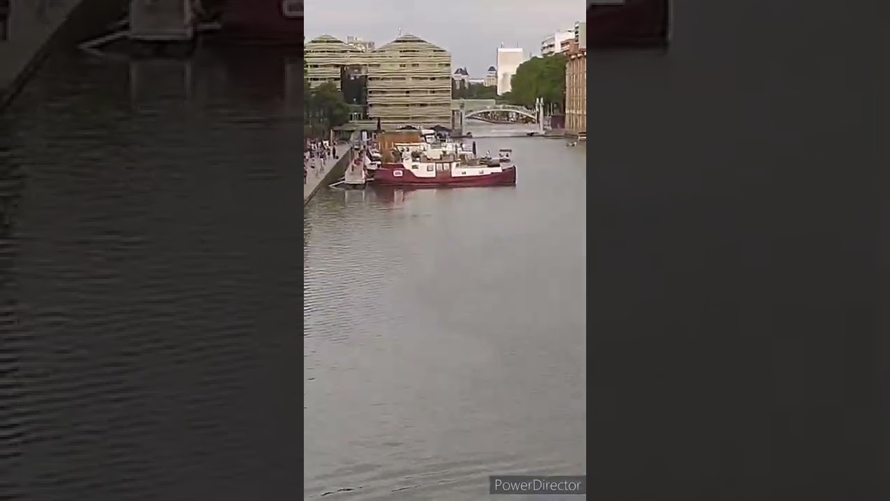 Париж. Бассейн ля Виллет на Сене. Paris.  Piscine de la Villette sur Seine.