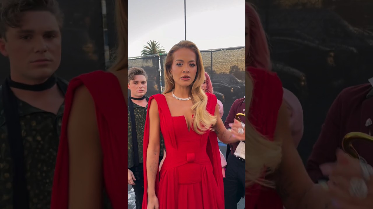 Off with their heads | Cast of Descendants the Rise of Red | #shorts