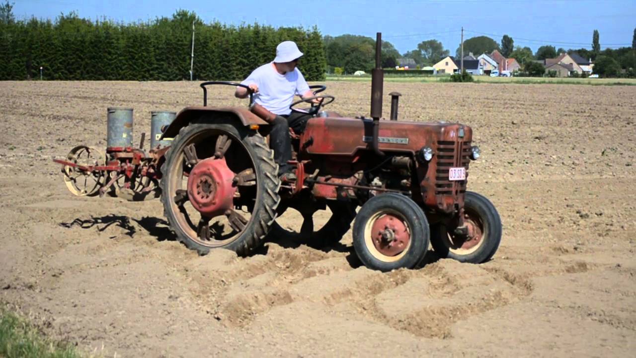 McCormick D-432 with McCormick F14-184 - 2-Row Corn Planter.