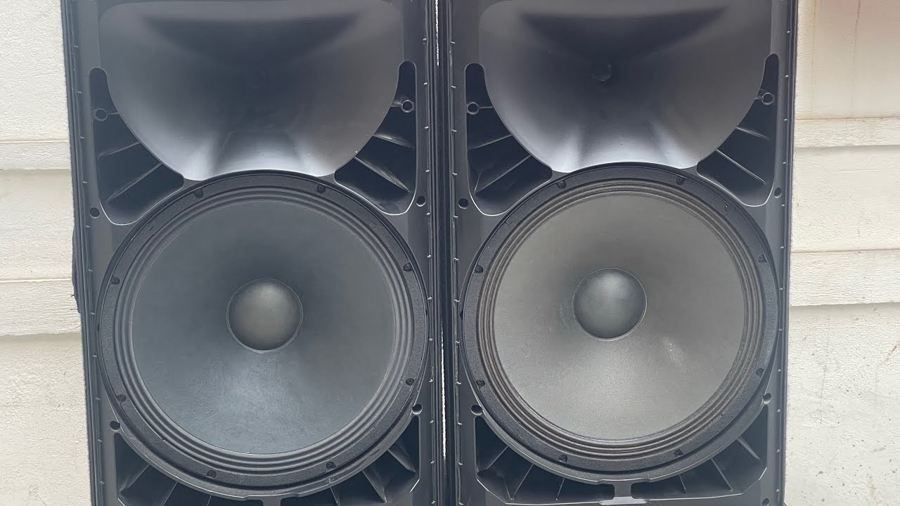 Độc Lạ 2 Chiếc Loa RCF Art 915A Có Bass Khác Nhau