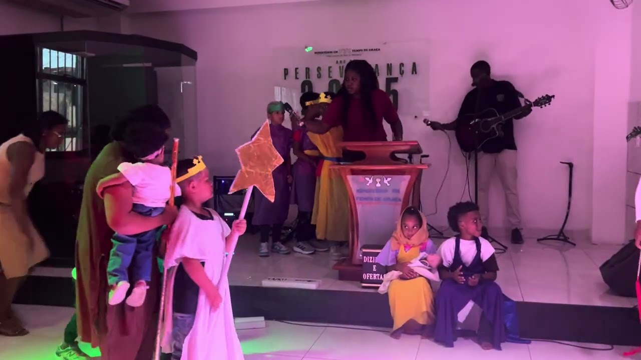 Apresentação de Crianças do Culto de Natal 