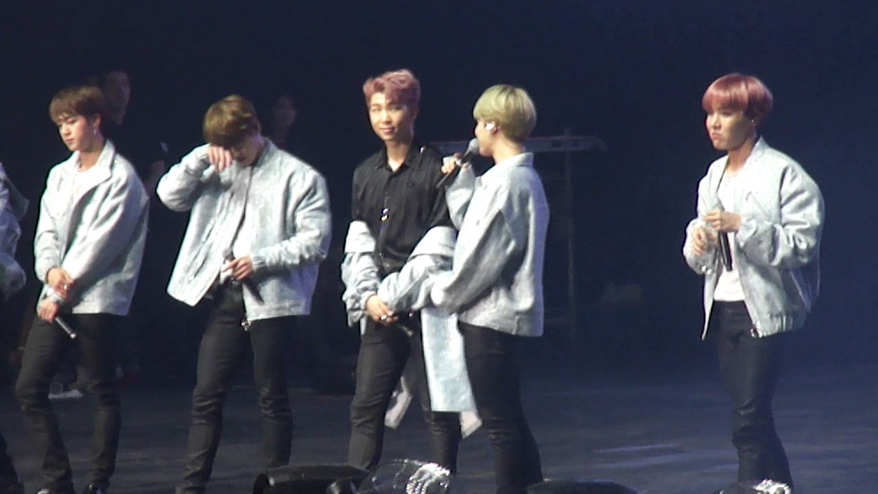 방탄소년단 BTS - Introduction - Chile 2017