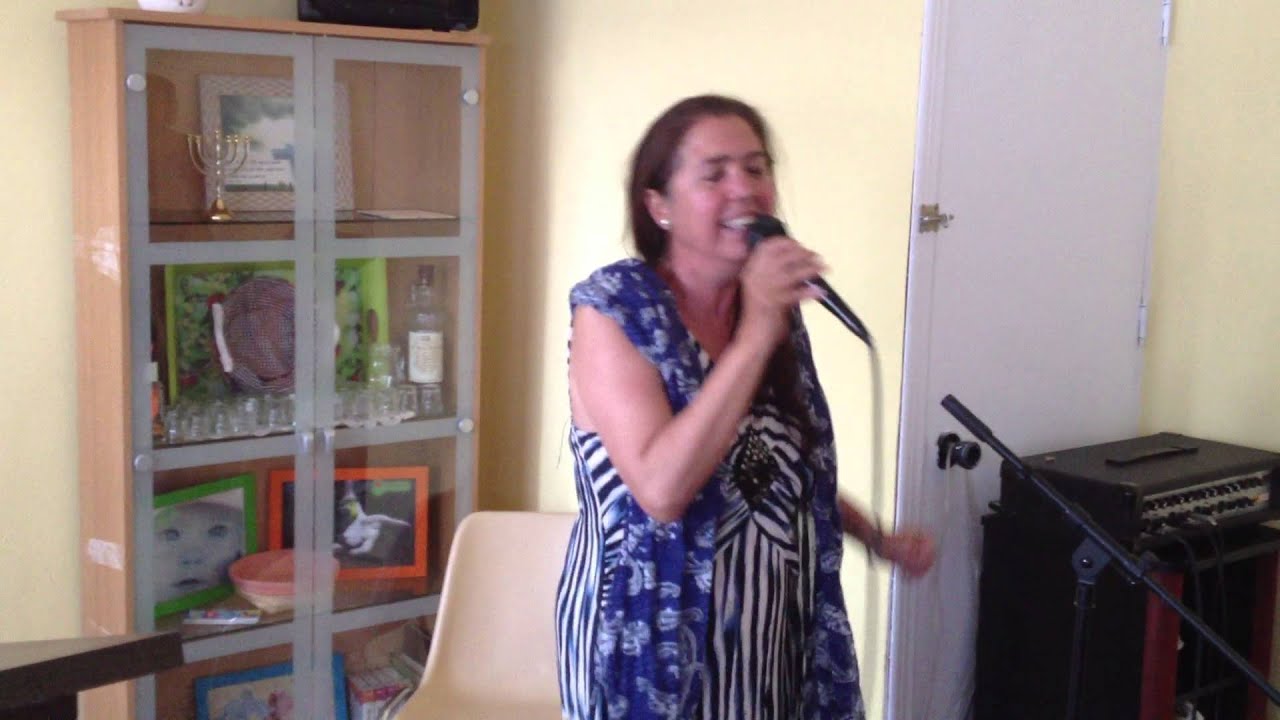 hermana lole en el culto de Cádiz 