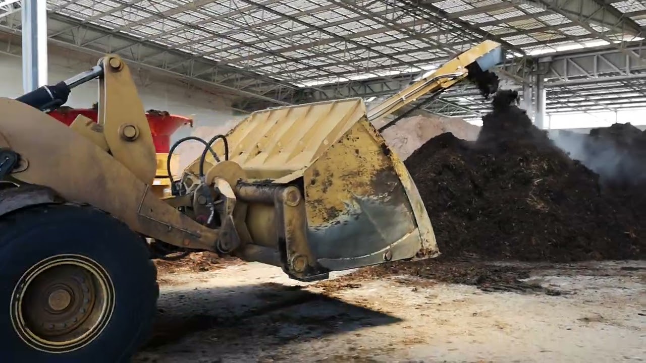 15-20 Tonnes Per Hour of Raw Manure | HayBuster H1030 Biogas Processing