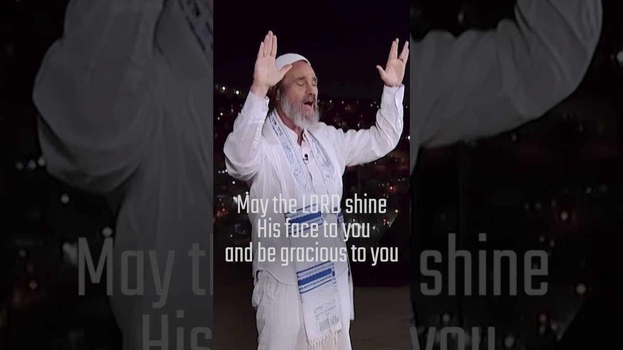 Rabbi Prays Aaronic Blessing &ndash; From Jerusalem