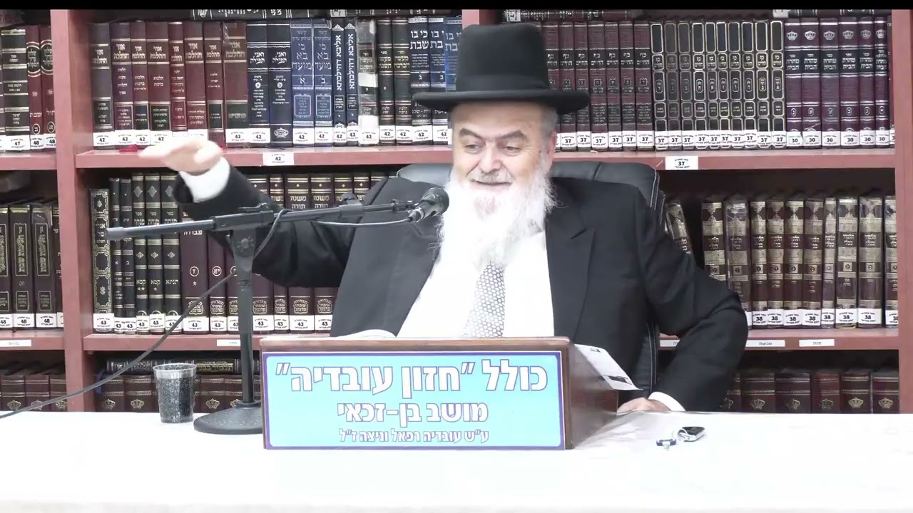 הרב אהרן בוטבול :  בירך על פרי והביאו פירות שלא היו בפניו .