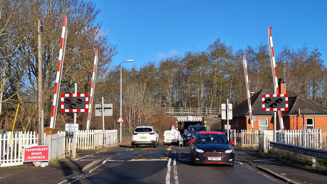 Raigmore Level Crossing in Inverness (Day & Night Mode Alarms)