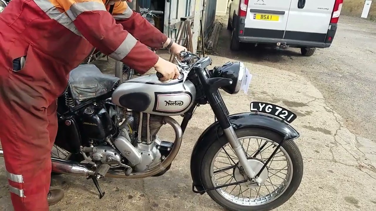 1953 Norton ES2 500cc at Andy Tiernans #09306NRT