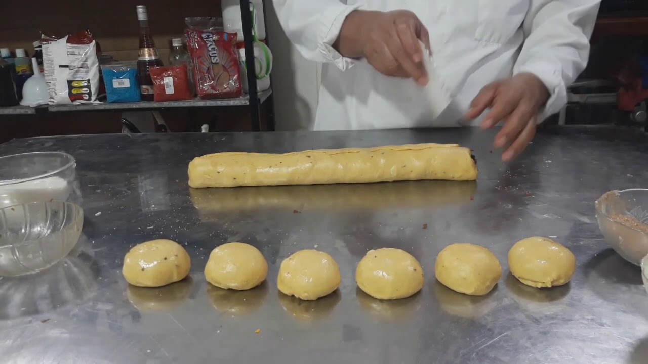 PAN DE FRUTA CONFITADA Y PAN CON RELLENO DE PIÑA