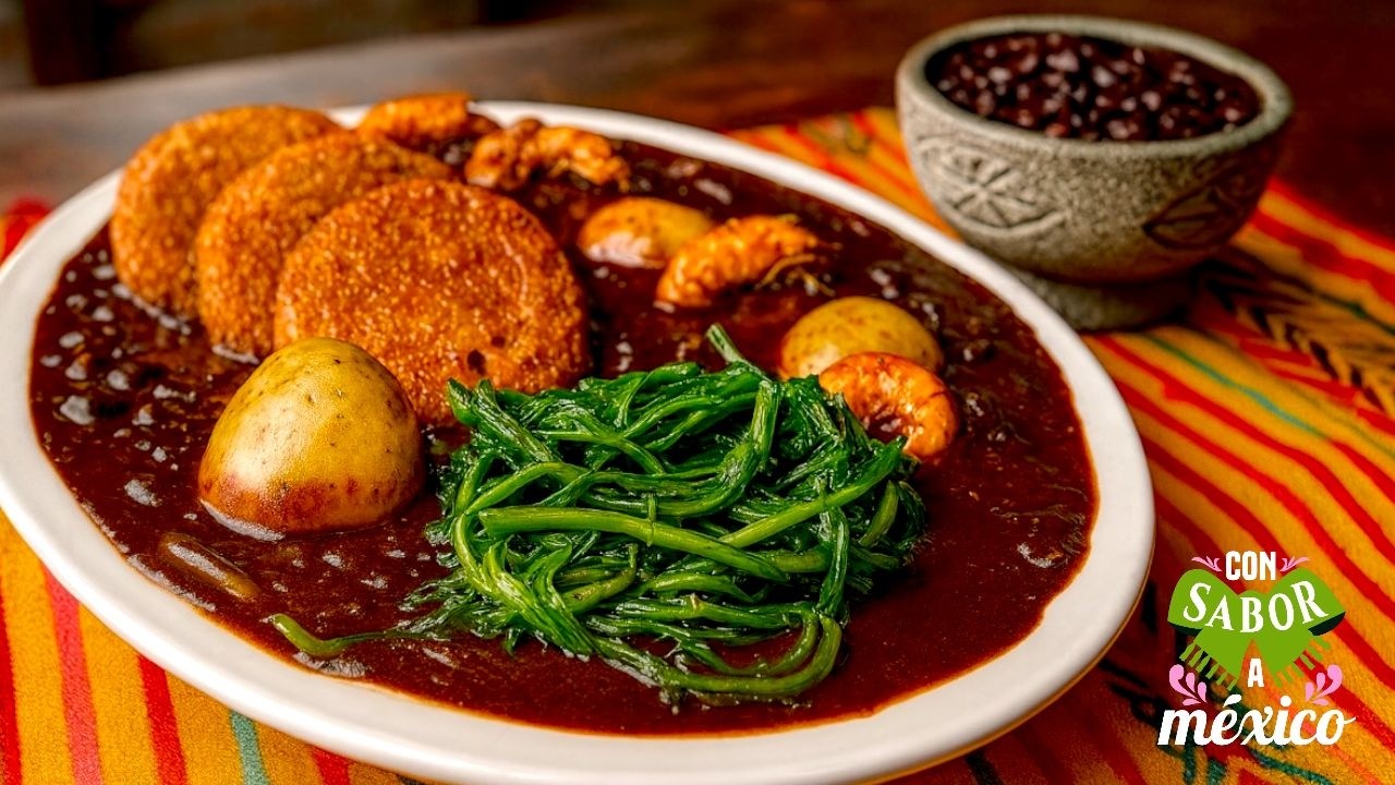 EXQUISITOS ROMERITOS CON MOLE Y TORTITAS DE CAMAR&Oacute;N