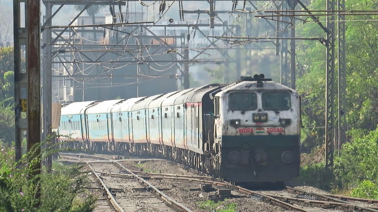 19668 Palace Queen Humsafar Express at Neral Junction !!