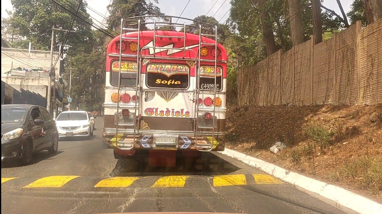 Desde Calzada San Juan, por toda la carretera hacia San Juan Sacatepéquez Guatemala