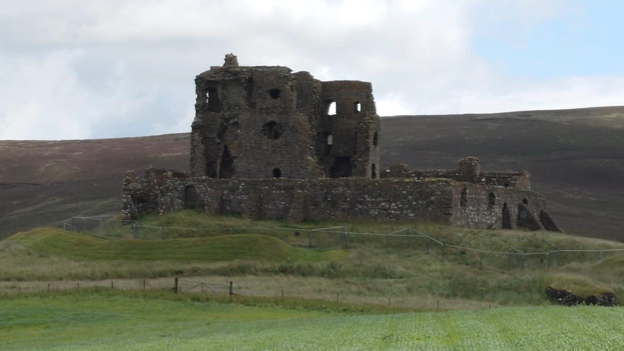 Auchendoune Castle, Ballindalloch Gatehouse, Clava Cairns, & Ardclach Tower and Kirkyard