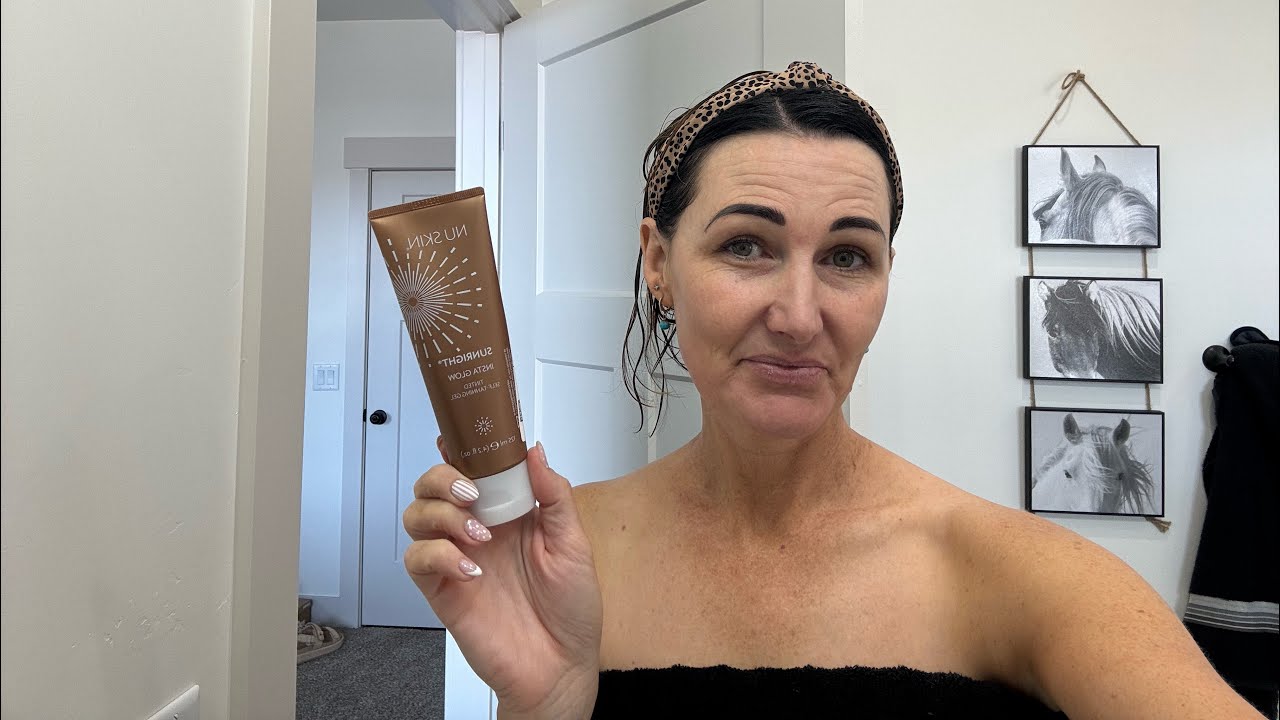 This is an amazing tinted tanning gel, streak free and goes on so smooth!