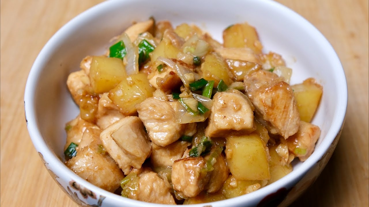 Простой способ приготовить вкусный картофель с куриной грудкой.