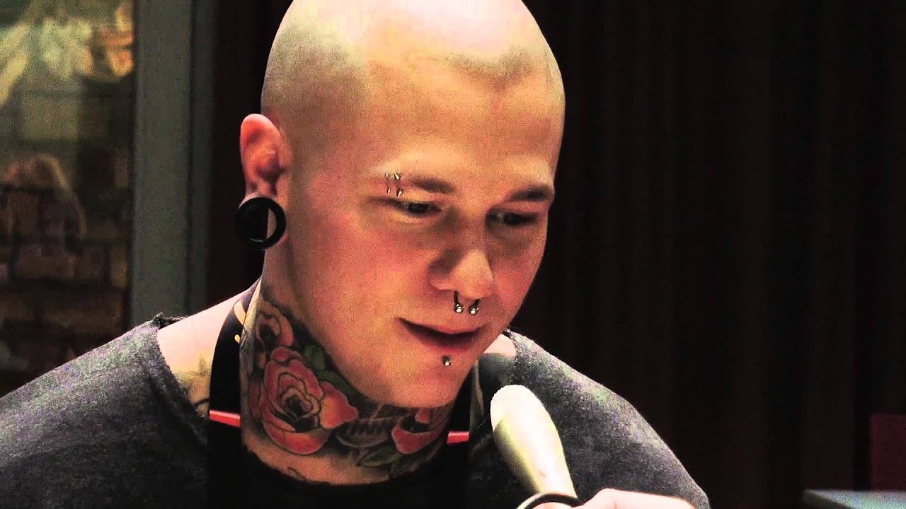 Linus Svenning - Om tatueringar, falafel, brorsan och allt möjligt