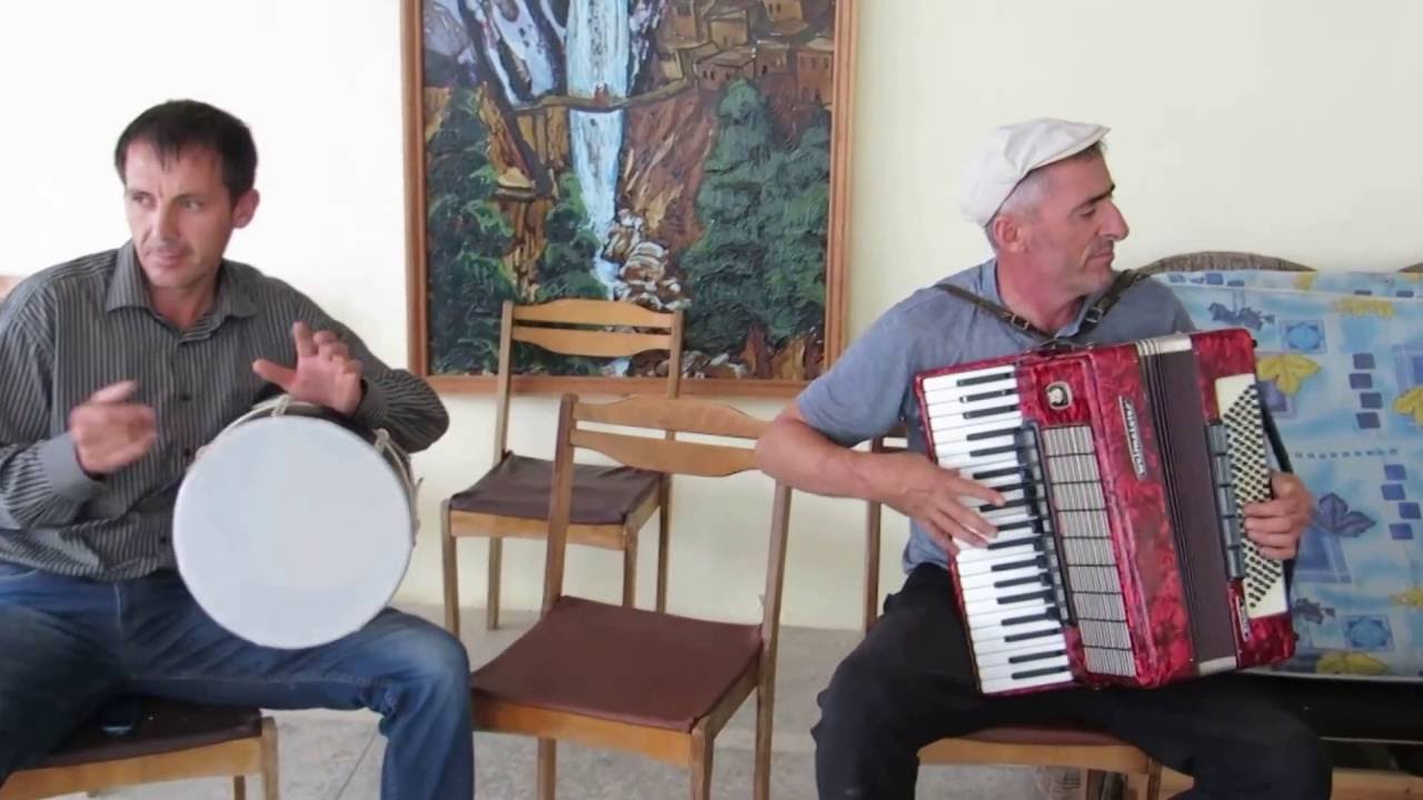 АЬли  с  Вихли