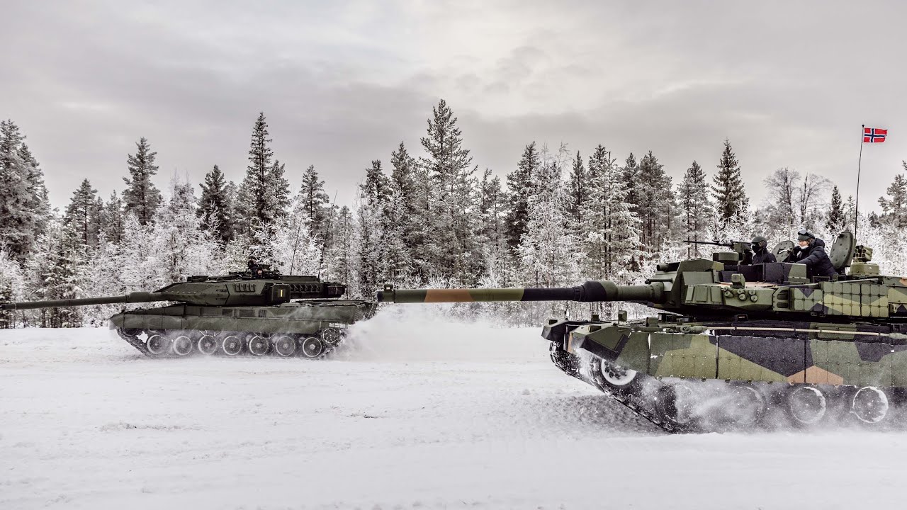 Presentasjon av koreanske Hyundai Rotem K2 Black Panther og tyske Leopard 2A7.