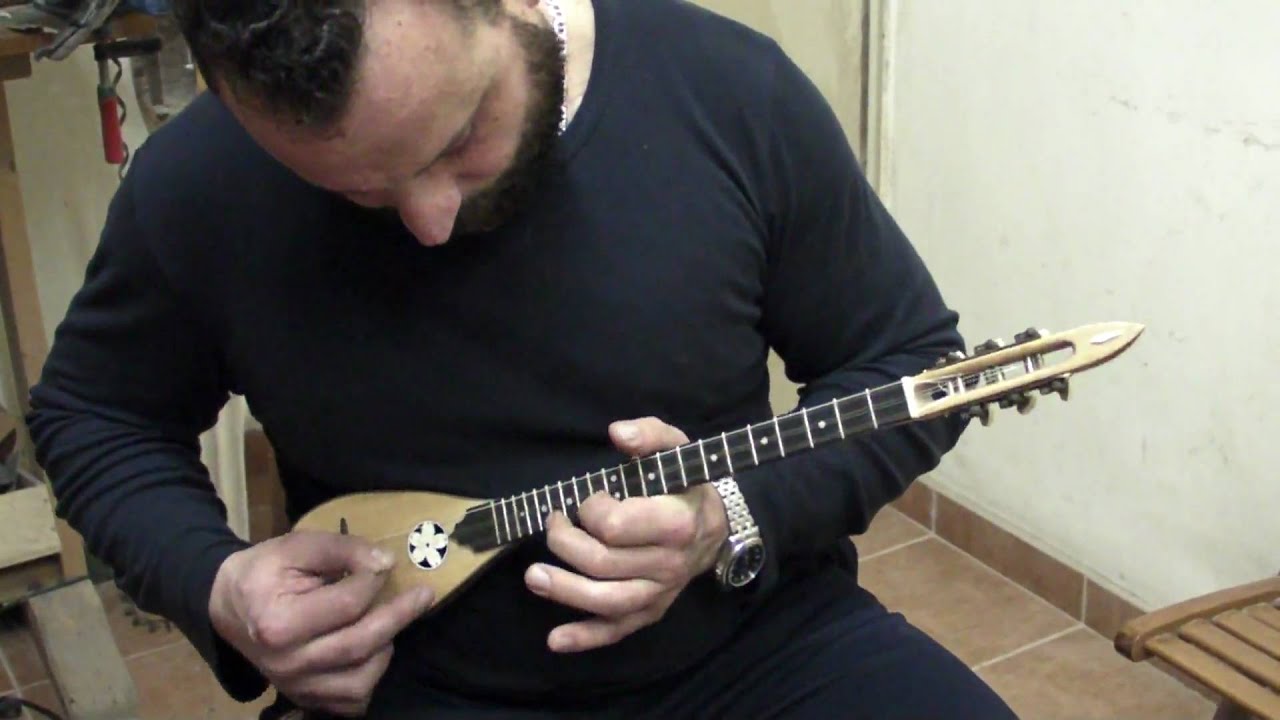 baglamas made by Dimitris Rapakousios