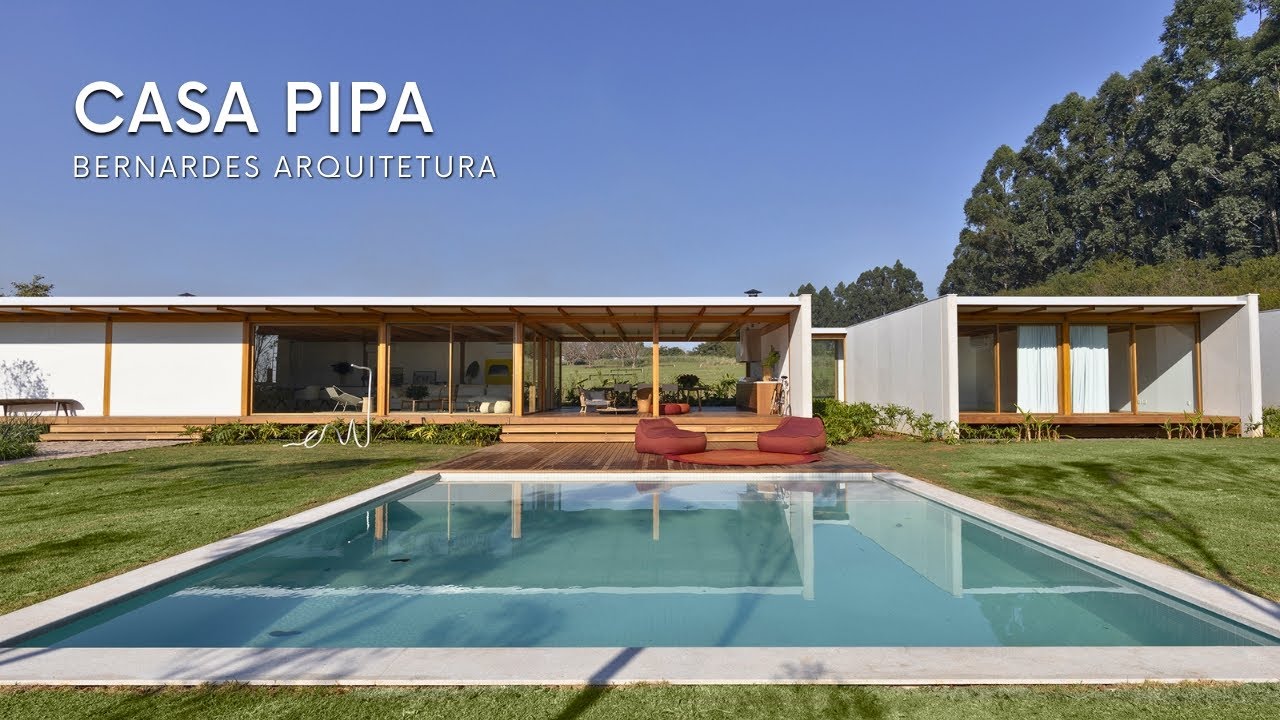 CASA TÉRREA EM MADEIRA LAMINADA COLADA (MLC) POR BERNADES ARQUITETURA