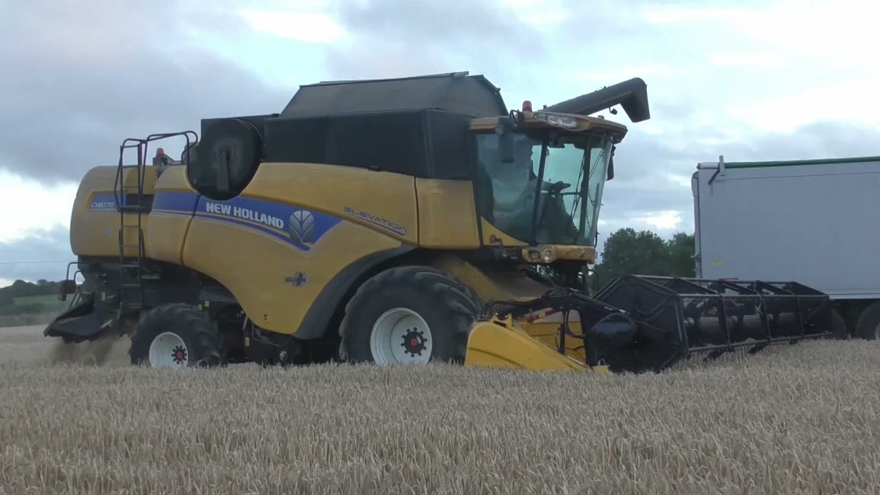 Harvest 2025 New Holland CX8070