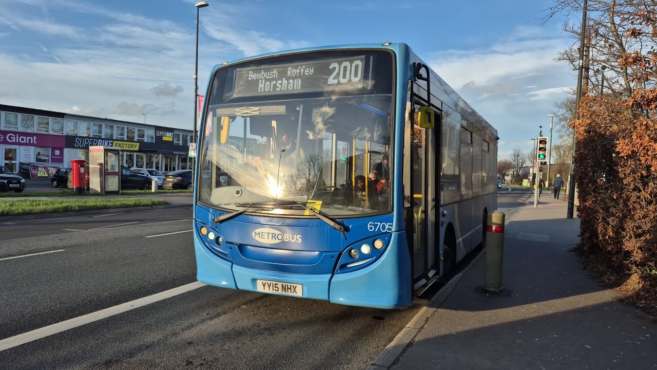 Metrobus ADL Enviro200 | 6705 (YY15 NHX) | Route 200